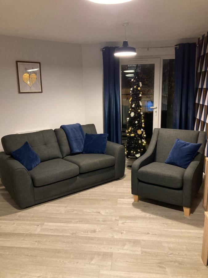 Chapel Court Apartments Кэннок Экстерьер фото