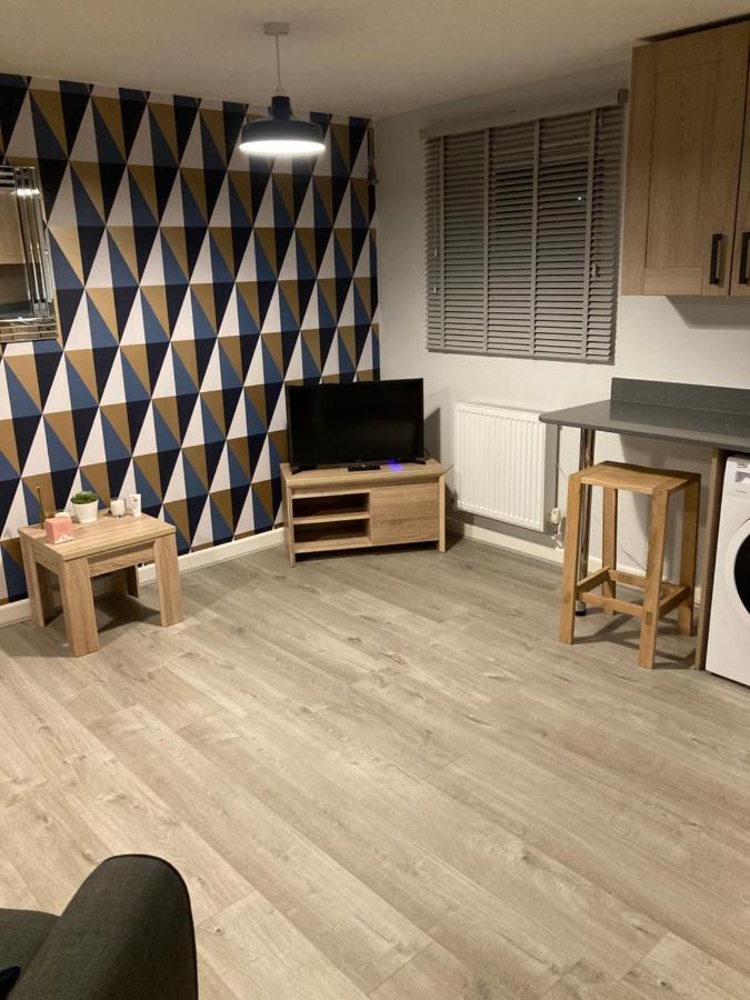 Chapel Court Apartments Кэннок Экстерьер фото